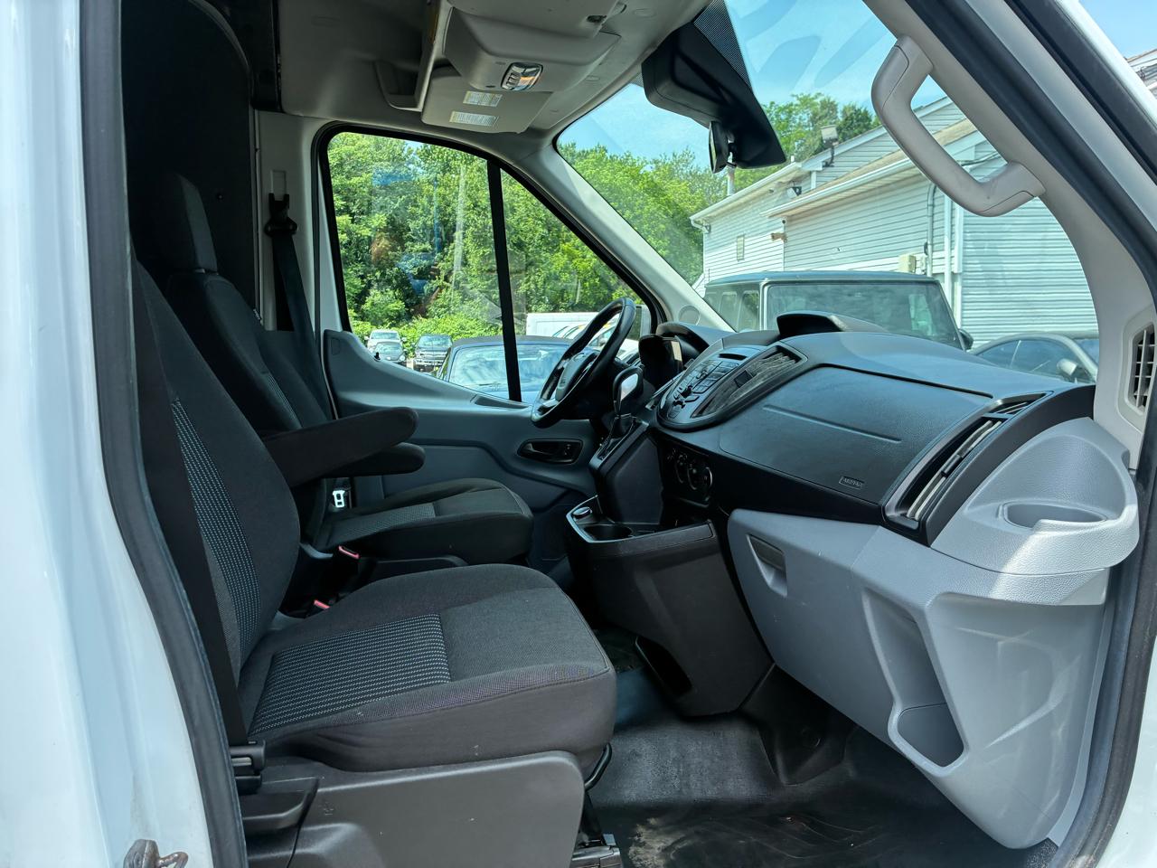 Ford Transit 250 Van Med. Roof w/Sliding Pass. 148-in. WB 2017