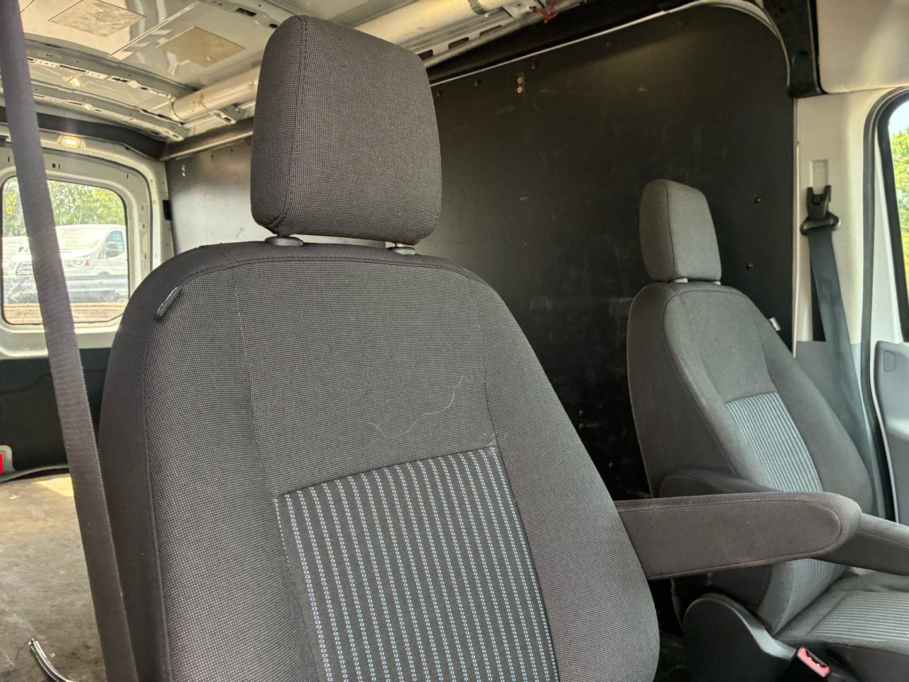 Ford Transit 250 Van Med. Roof w/Sliding Pass. 148-in. WB 2017