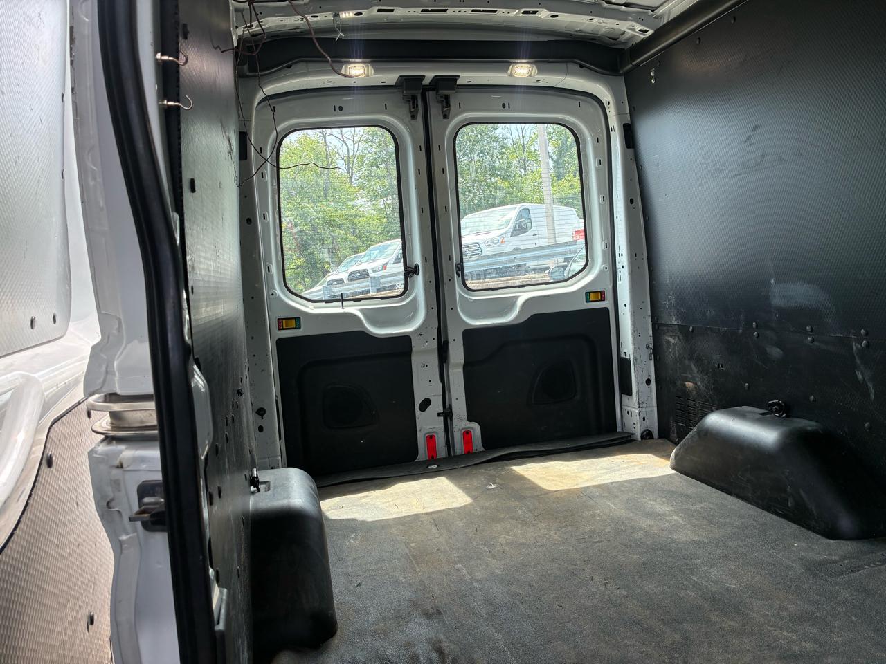 Ford Transit 250 Van Med. Roof w/Sliding Pass. 148-in. WB 2017