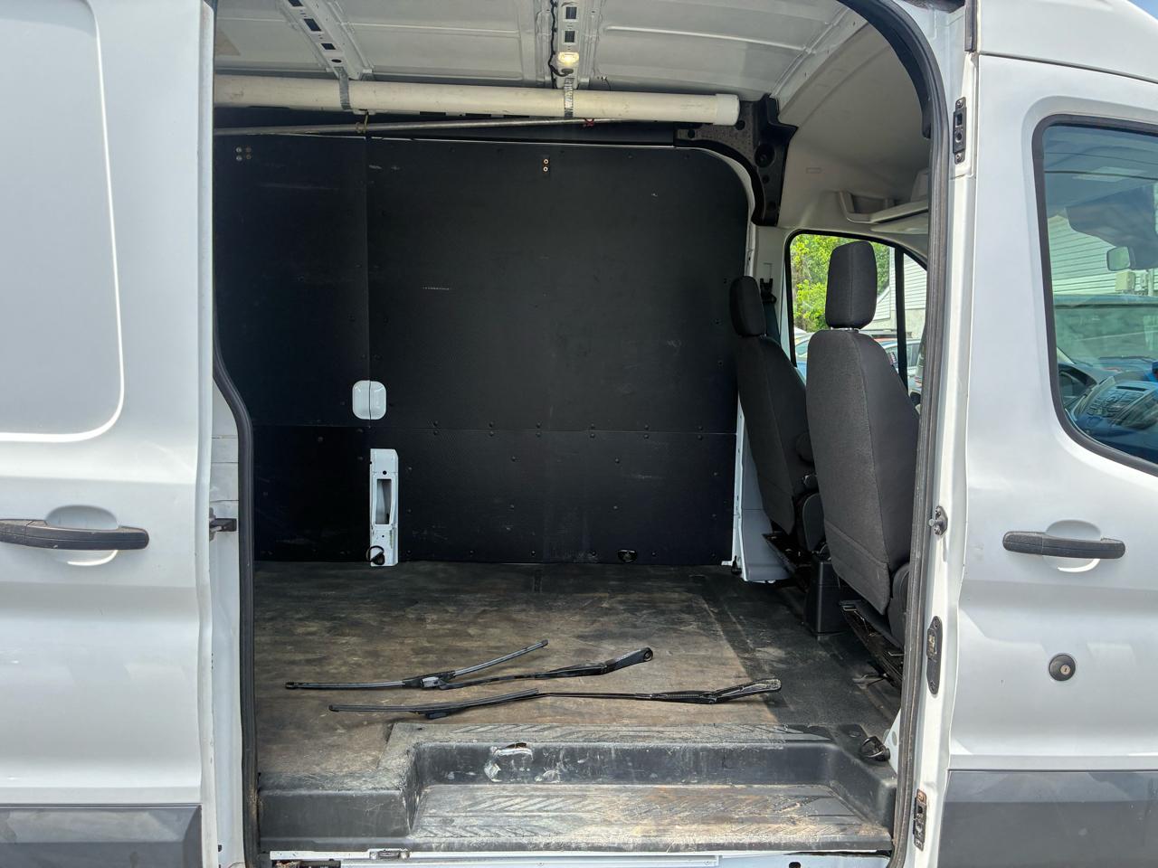 Ford Transit 250 Van Med. Roof w/Sliding Pass. 148-in. WB 2017