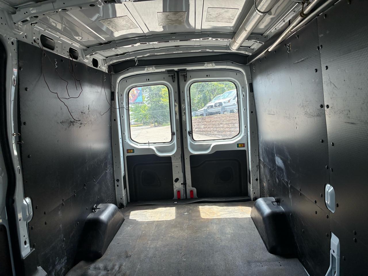 Ford Transit 250 Van Med. Roof w/Sliding Pass. 148-in. WB 2017