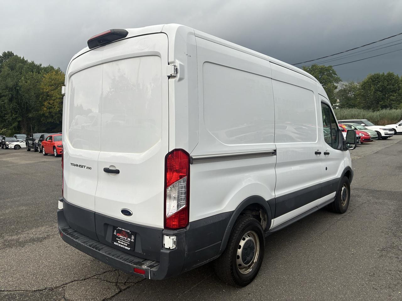 Ford Transit 250 Van Med. Roof w/Sliding Pass. 130-in. WB 2018