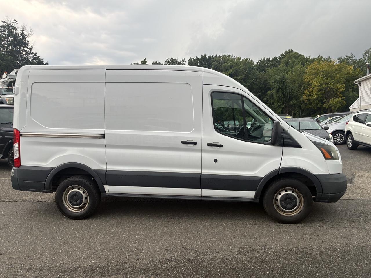 Ford Transit 250 Van Med. Roof w/Sliding Pass. 130-in. WB 2018