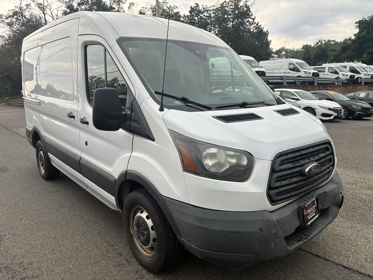 Ford Transit 250 Van Med. Roof w/Sliding Pass. 130-in. WB 2018