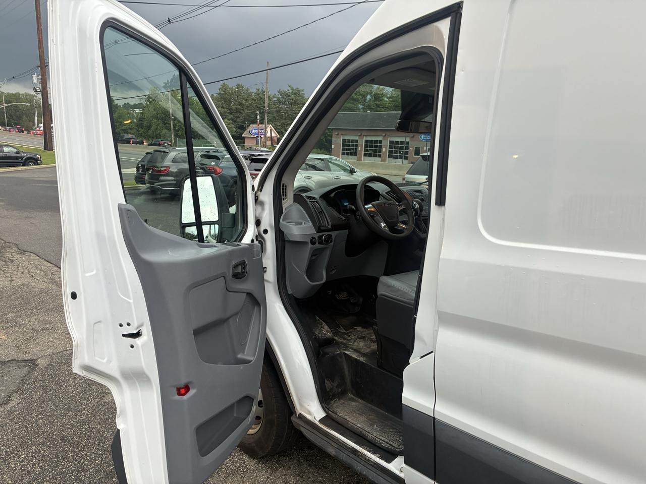 Ford Transit 250 Van Med. Roof w/Sliding Pass. 130-in. WB 2018