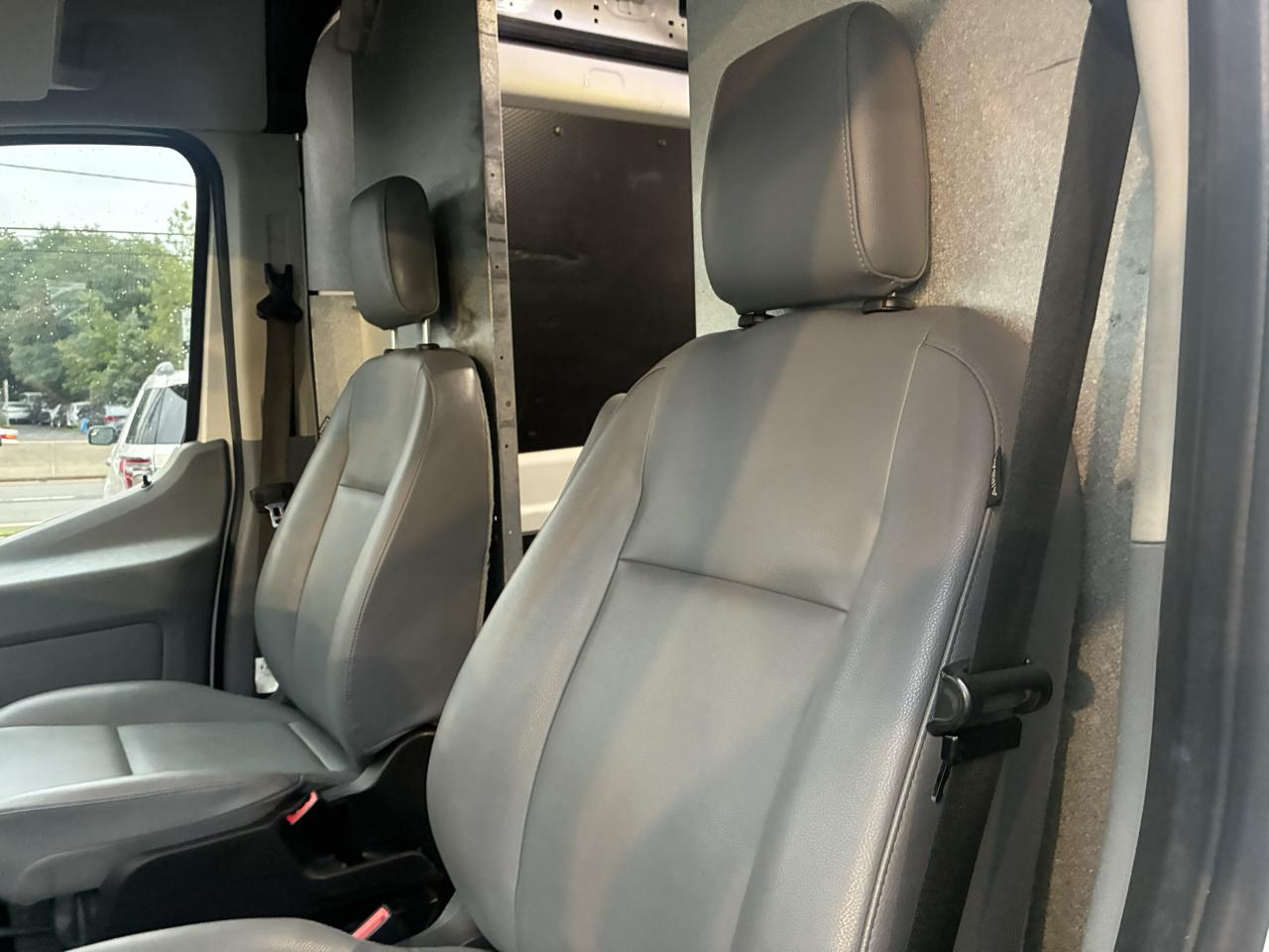 Ford Transit 250 Van Med. Roof w/Sliding Pass. 130-in. WB 2018