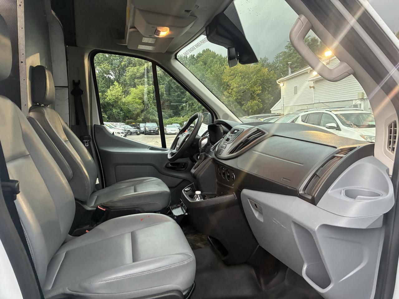 Ford Transit 250 Van Med. Roof w/Sliding Pass. 130-in. WB 2018