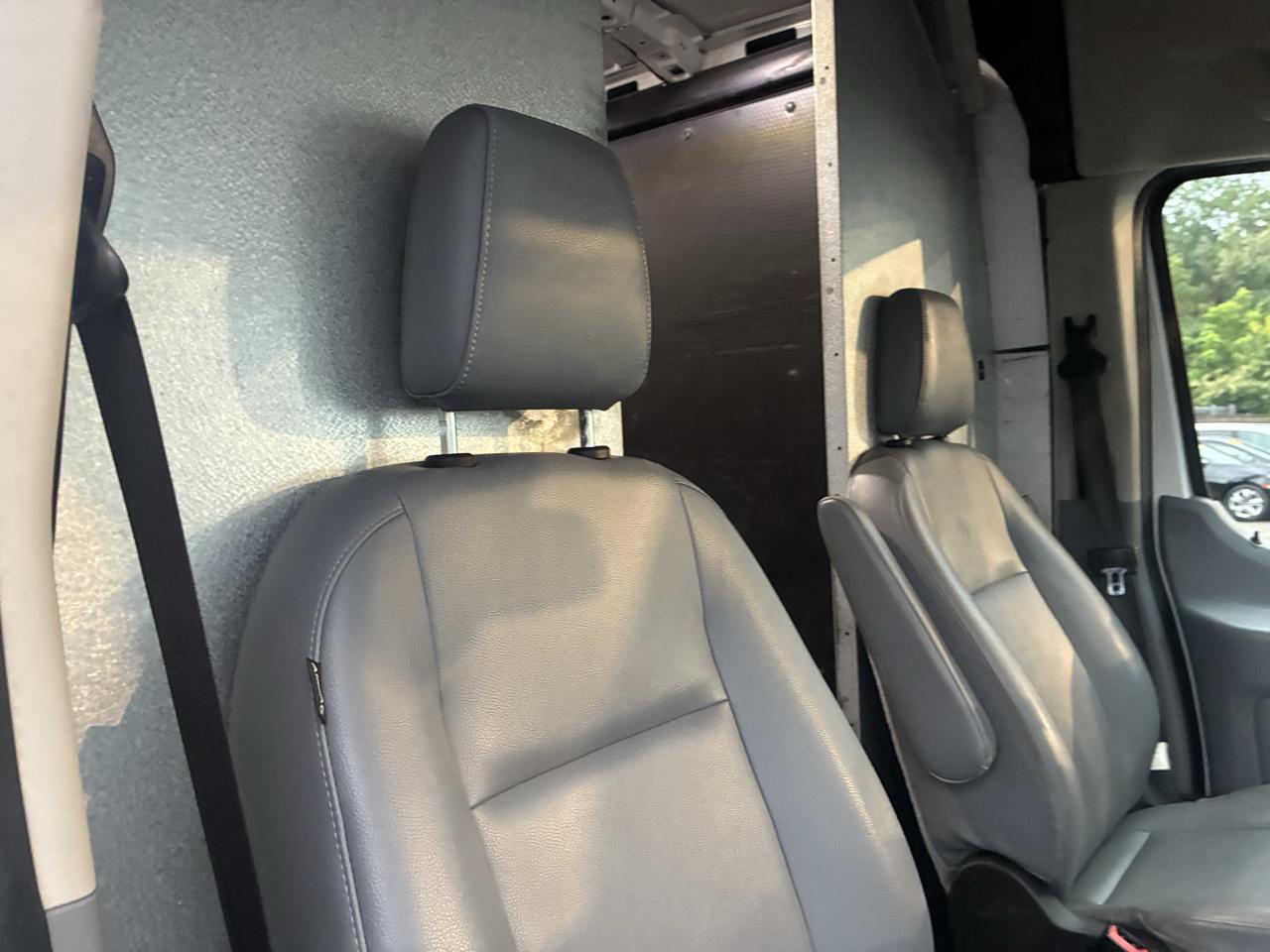 Ford Transit 250 Van Med. Roof w/Sliding Pass. 130-in. WB 2018