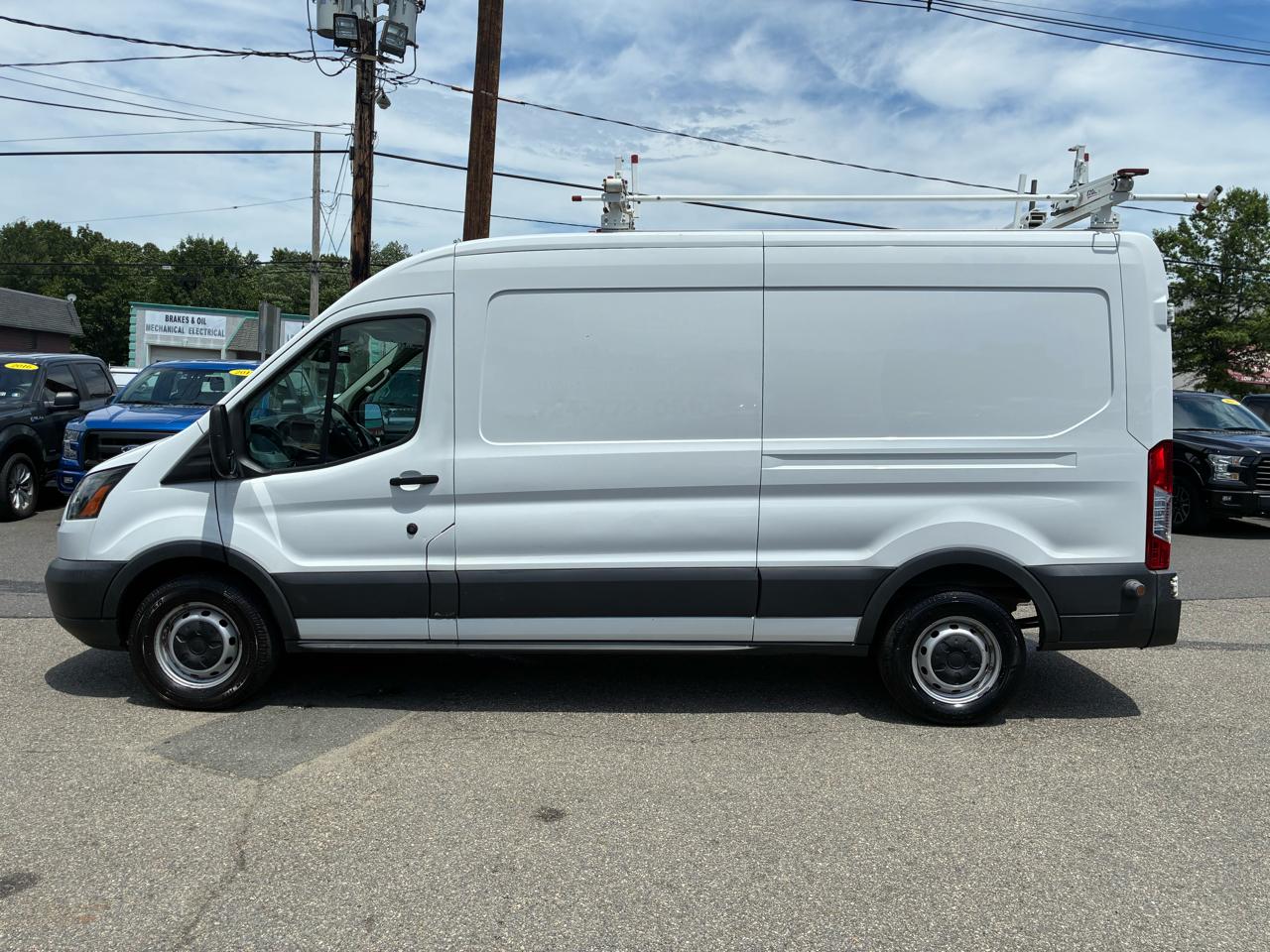 Ford Transit 350 Van Med. Roof w/Sliding Pass. 148-in. WB 2018