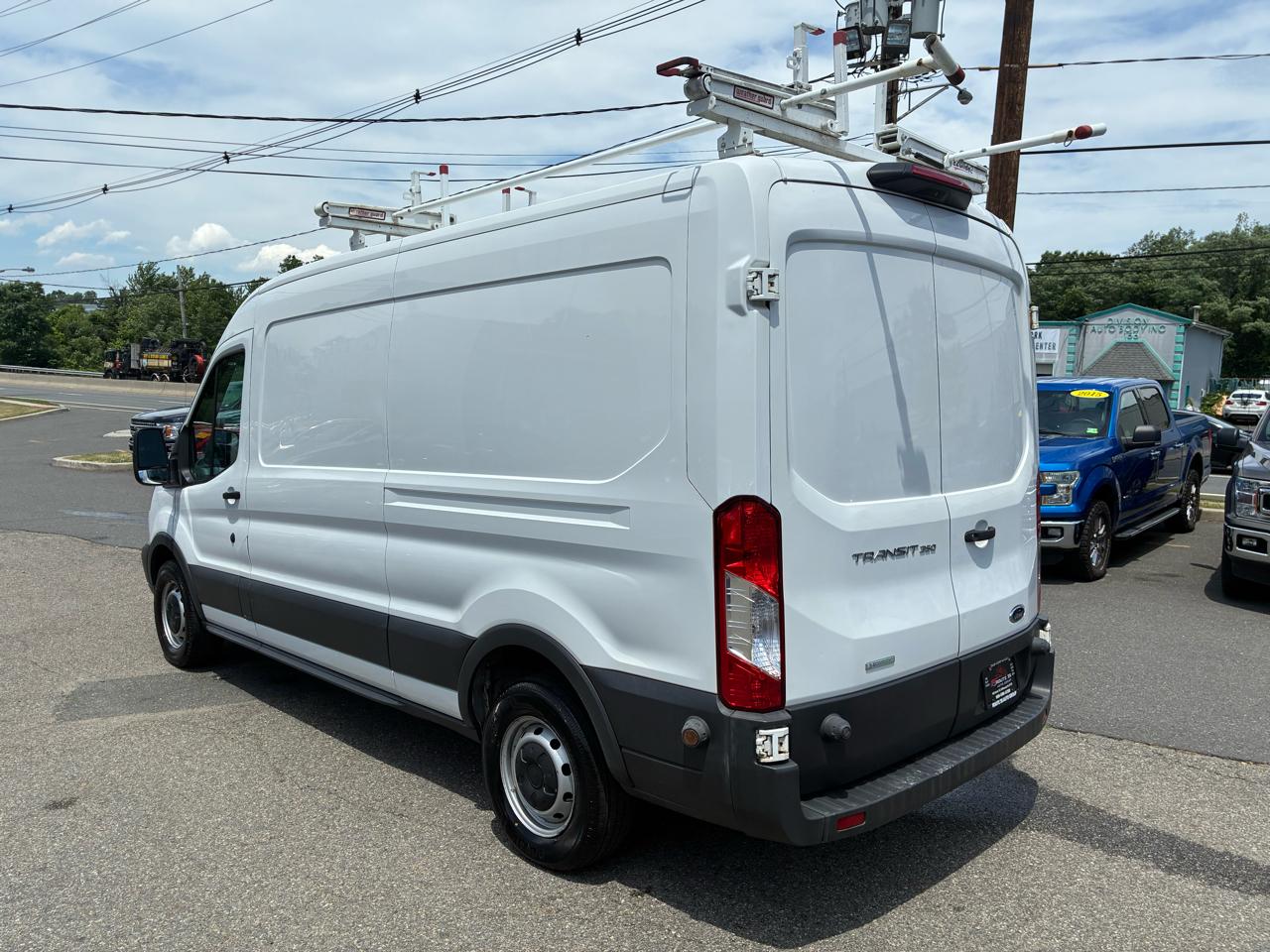 Ford Transit 350 Van Med. Roof w/Sliding Pass. 148-in. WB 2018