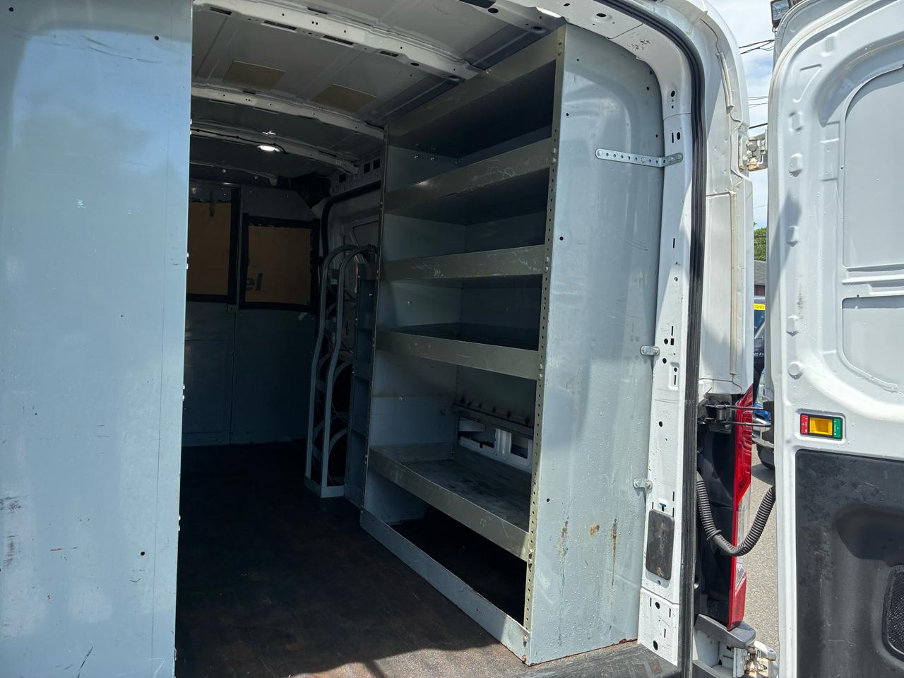 Ford Transit 350 Van Med. Roof w/Sliding Pass. 148-in. WB 2018