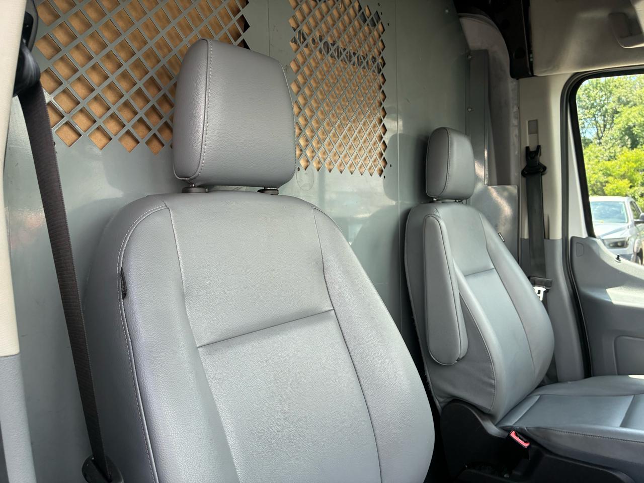 Ford Transit 350 Van Med. Roof w/Sliding Pass. 148-in. WB 2018
