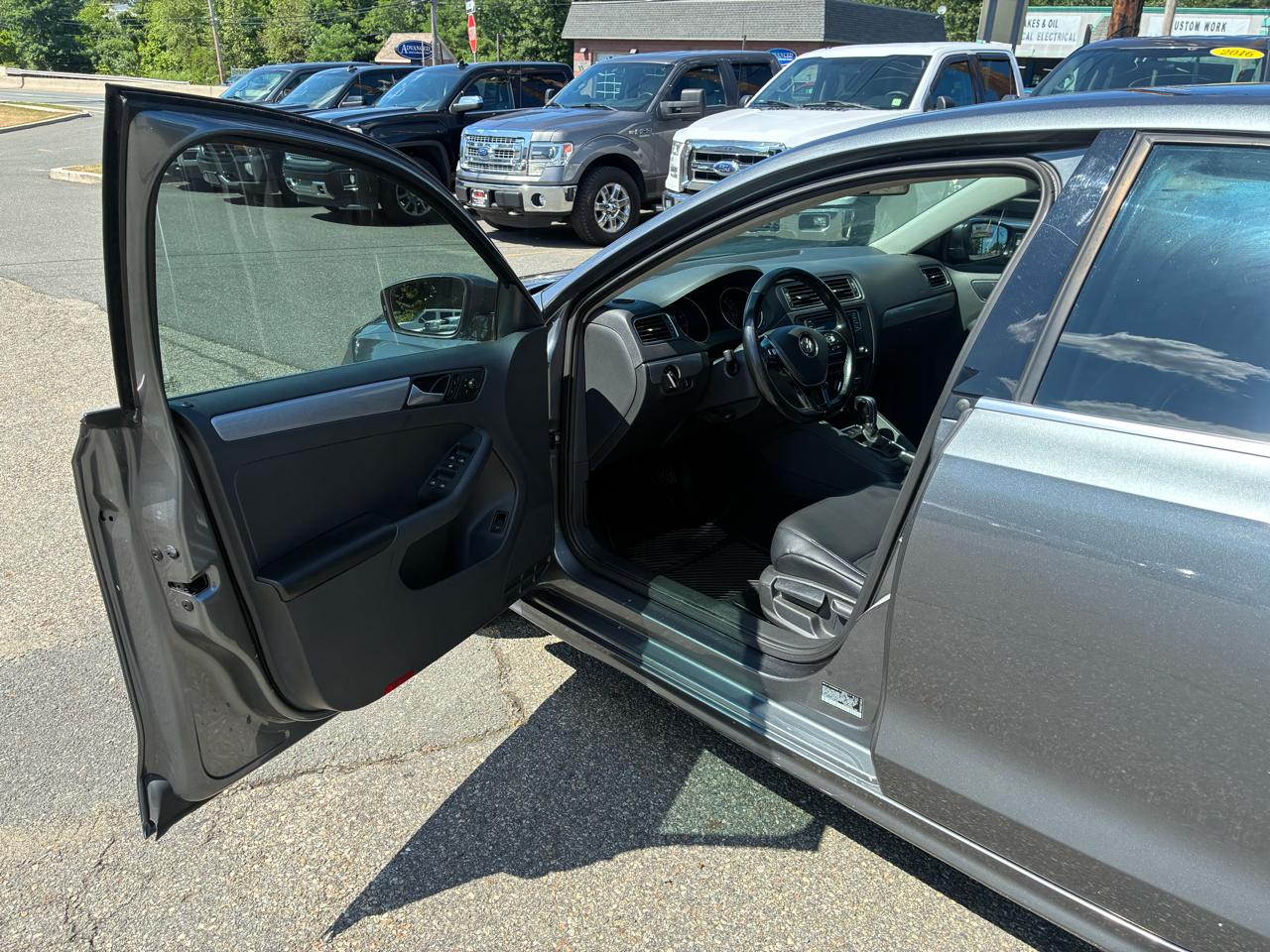 Volkswagen Jetta 1.4T SE 6A 2017