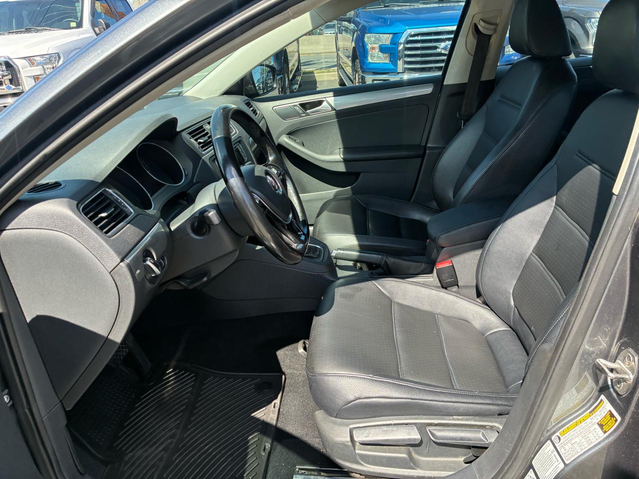 Volkswagen Jetta 1.4T SE 6A 2017
