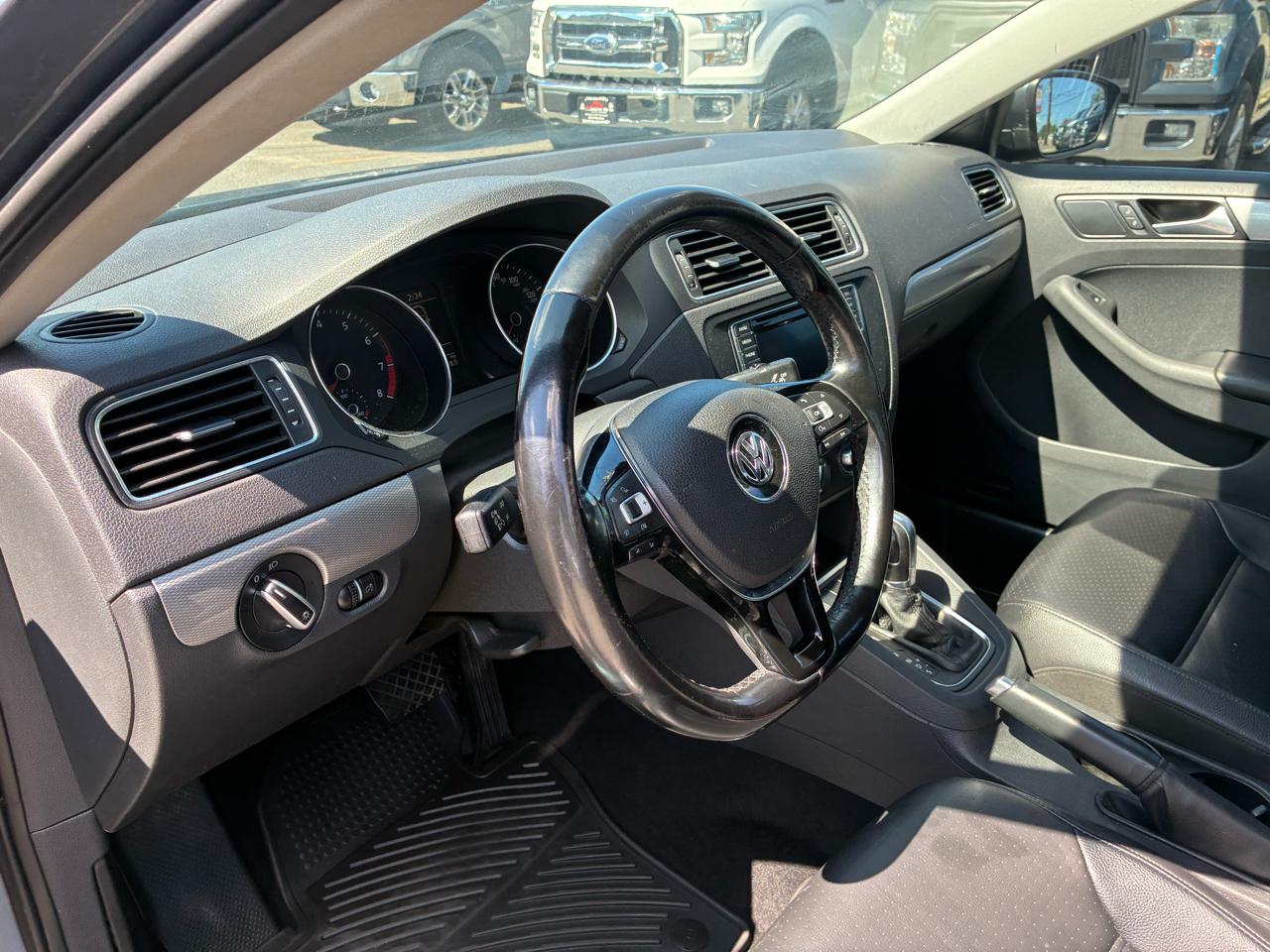 Volkswagen Jetta 1.4T SE 6A 2017