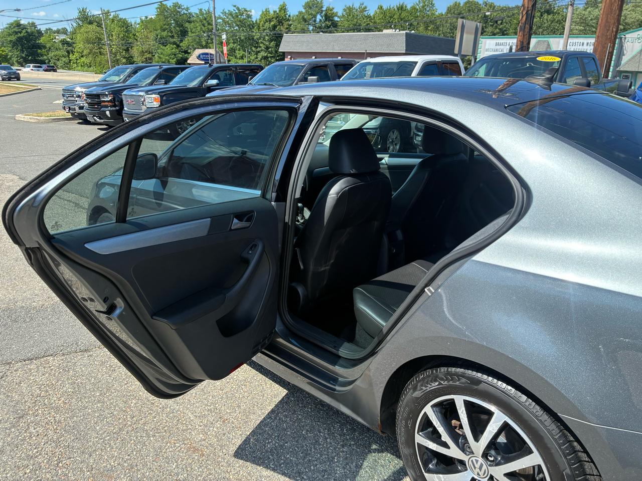 Volkswagen Jetta 1.4T SE 6A 2017