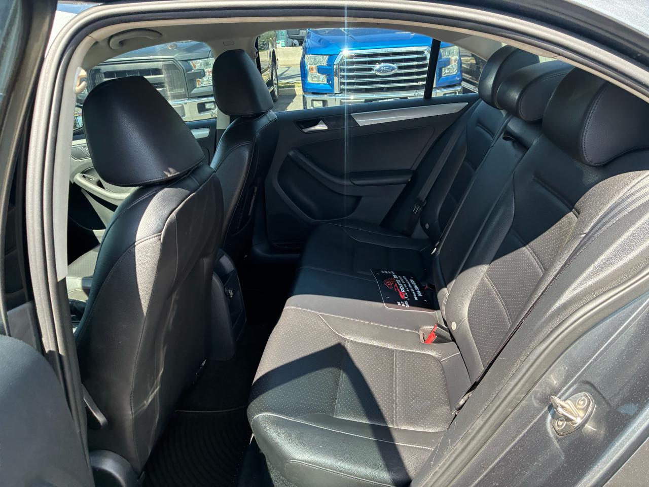 Volkswagen Jetta 1.4T SE 6A 2017