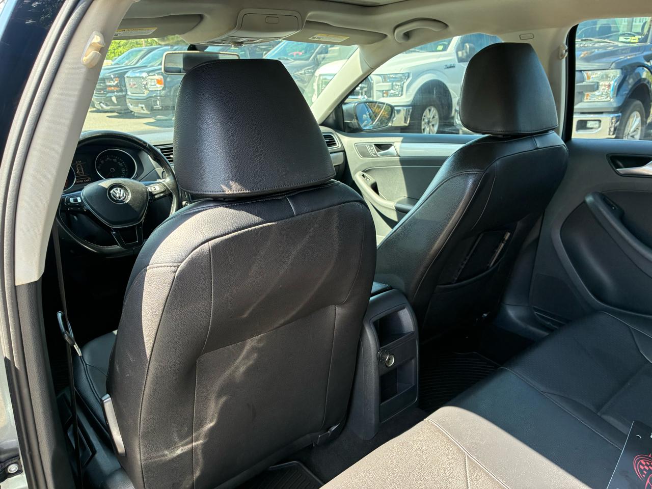 Volkswagen Jetta 1.4T SE 6A 2017