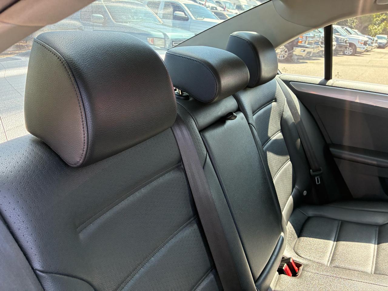 Volkswagen Jetta 1.4T SE 6A 2017
