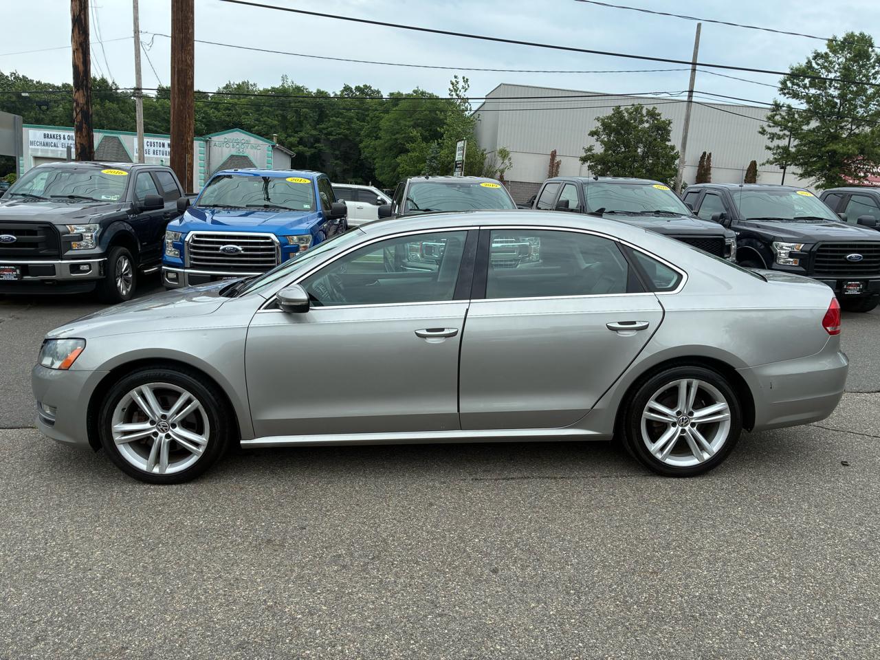 Volkswagen Passat 3.6L V6 SE 2012