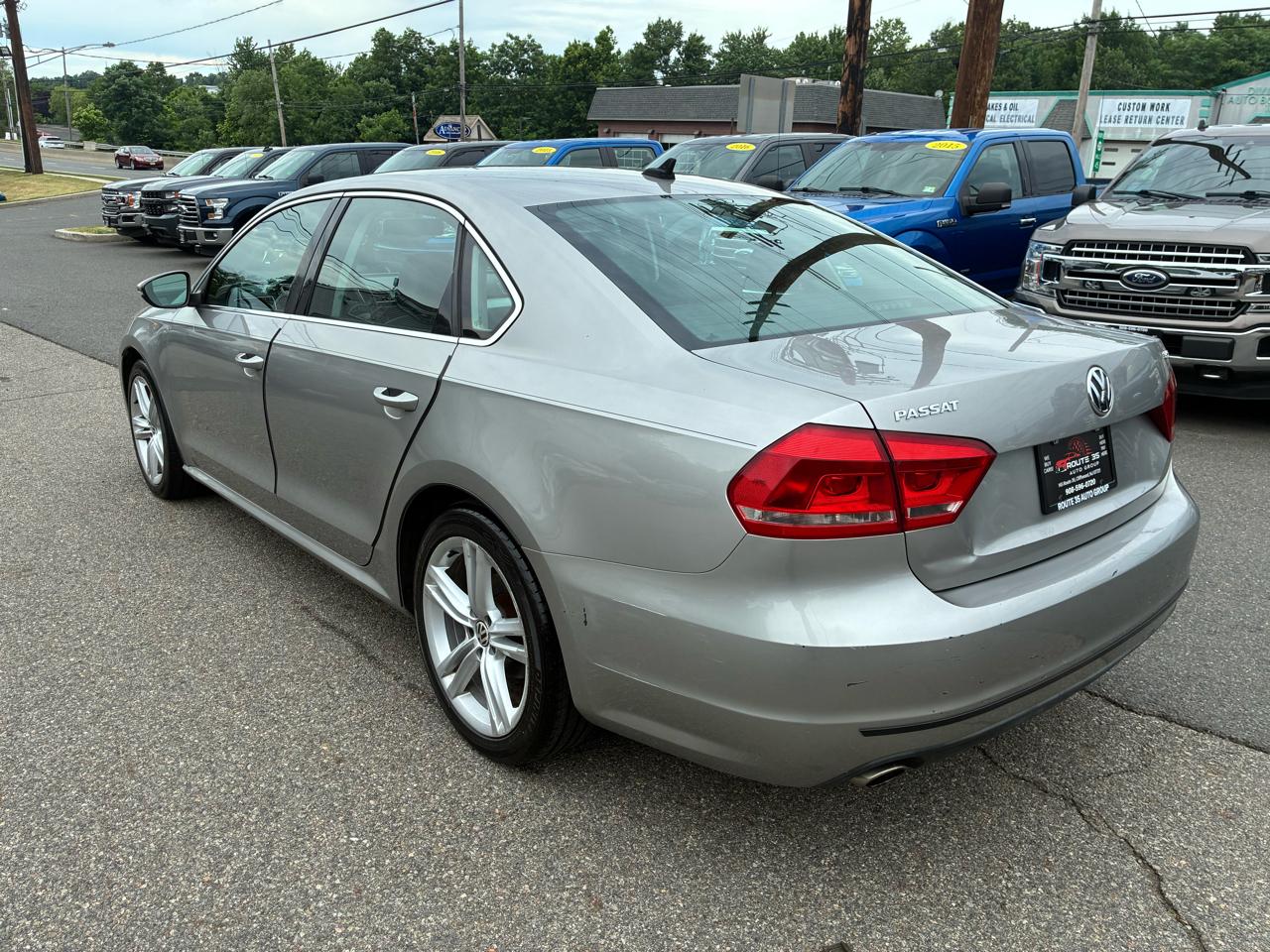 Volkswagen Passat 3.6L V6 SE 2012