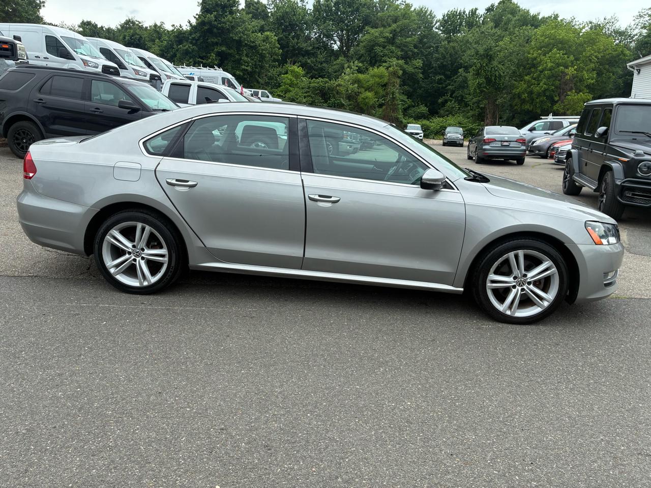 Volkswagen Passat 3.6L V6 SE 2012