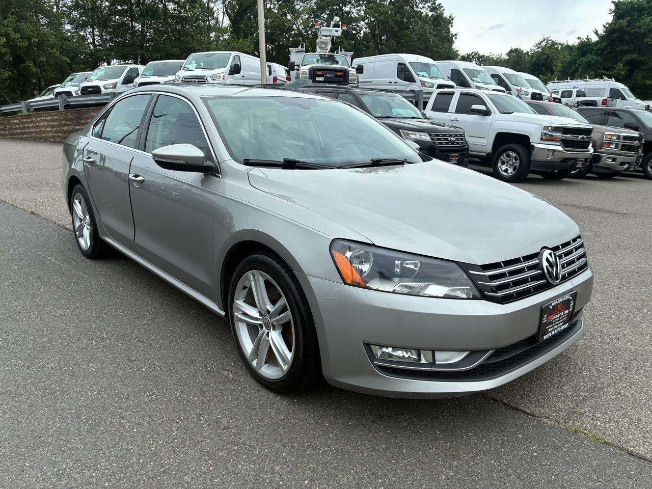 Volkswagen Passat 3.6L V6 SE 2012
