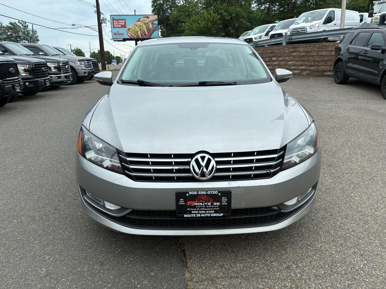 Volkswagen Passat 3.6L V6 SE 2012