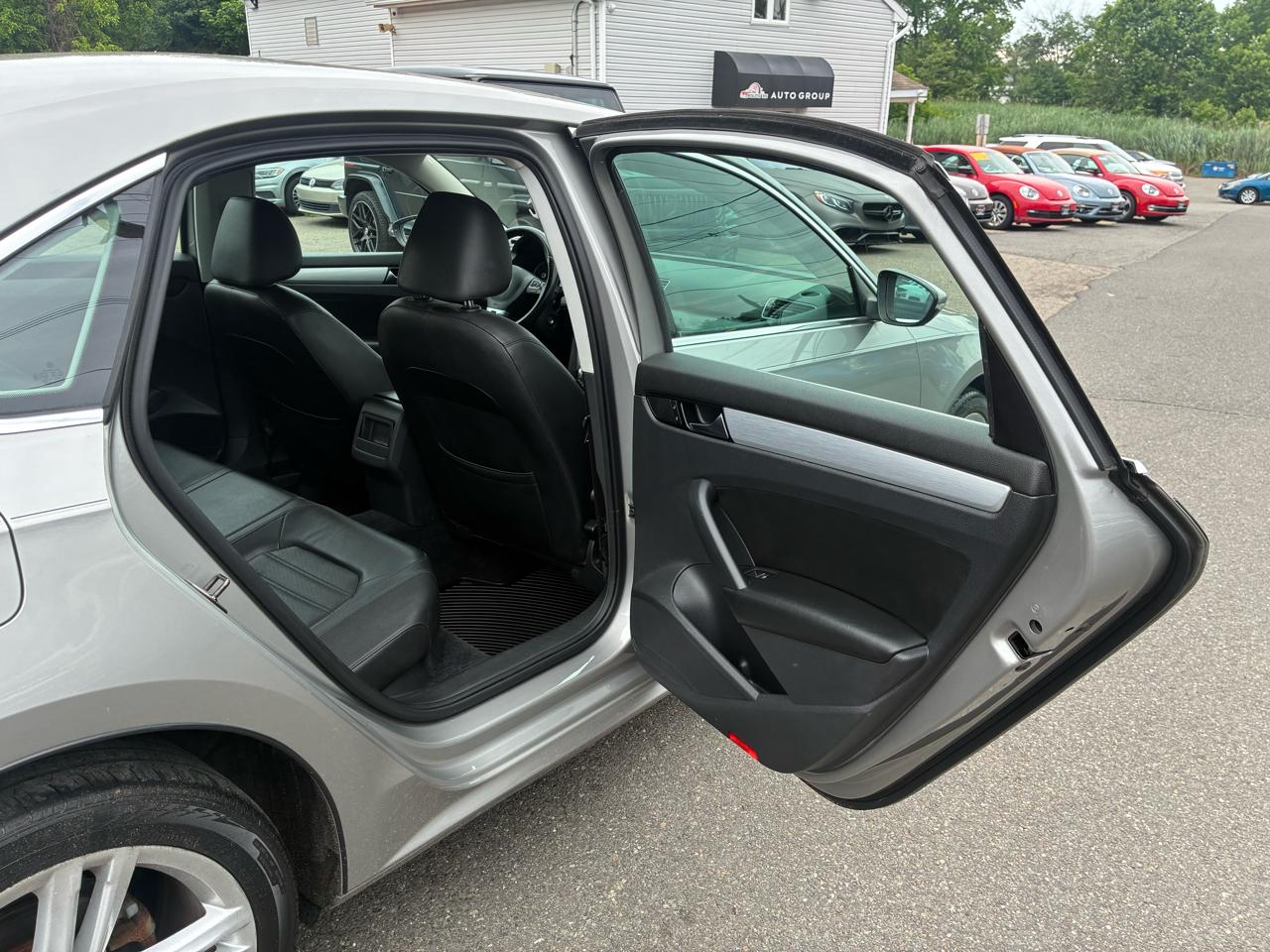 Volkswagen Passat 3.6L V6 SE 2012