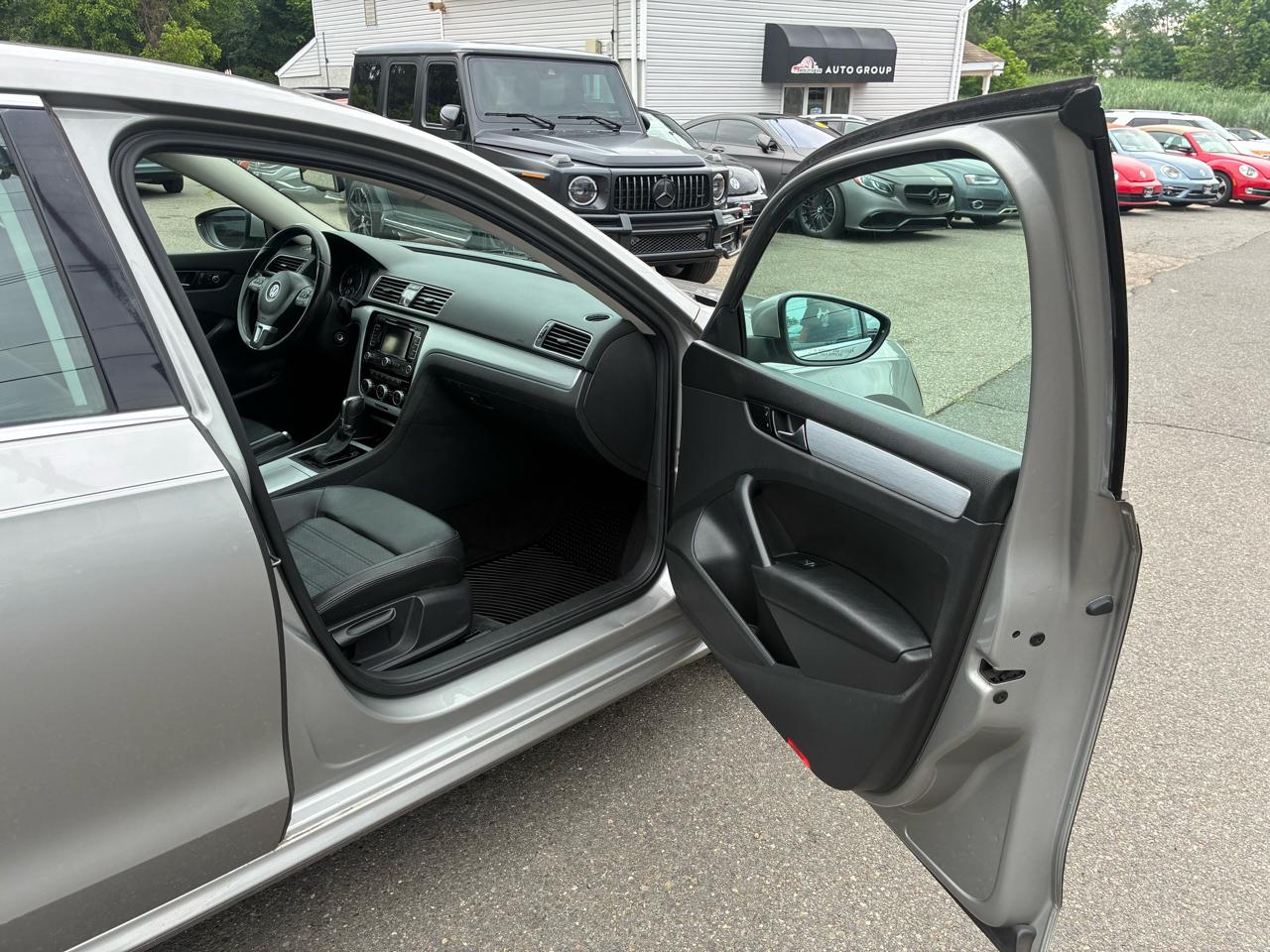 Volkswagen Passat 3.6L V6 SE 2012