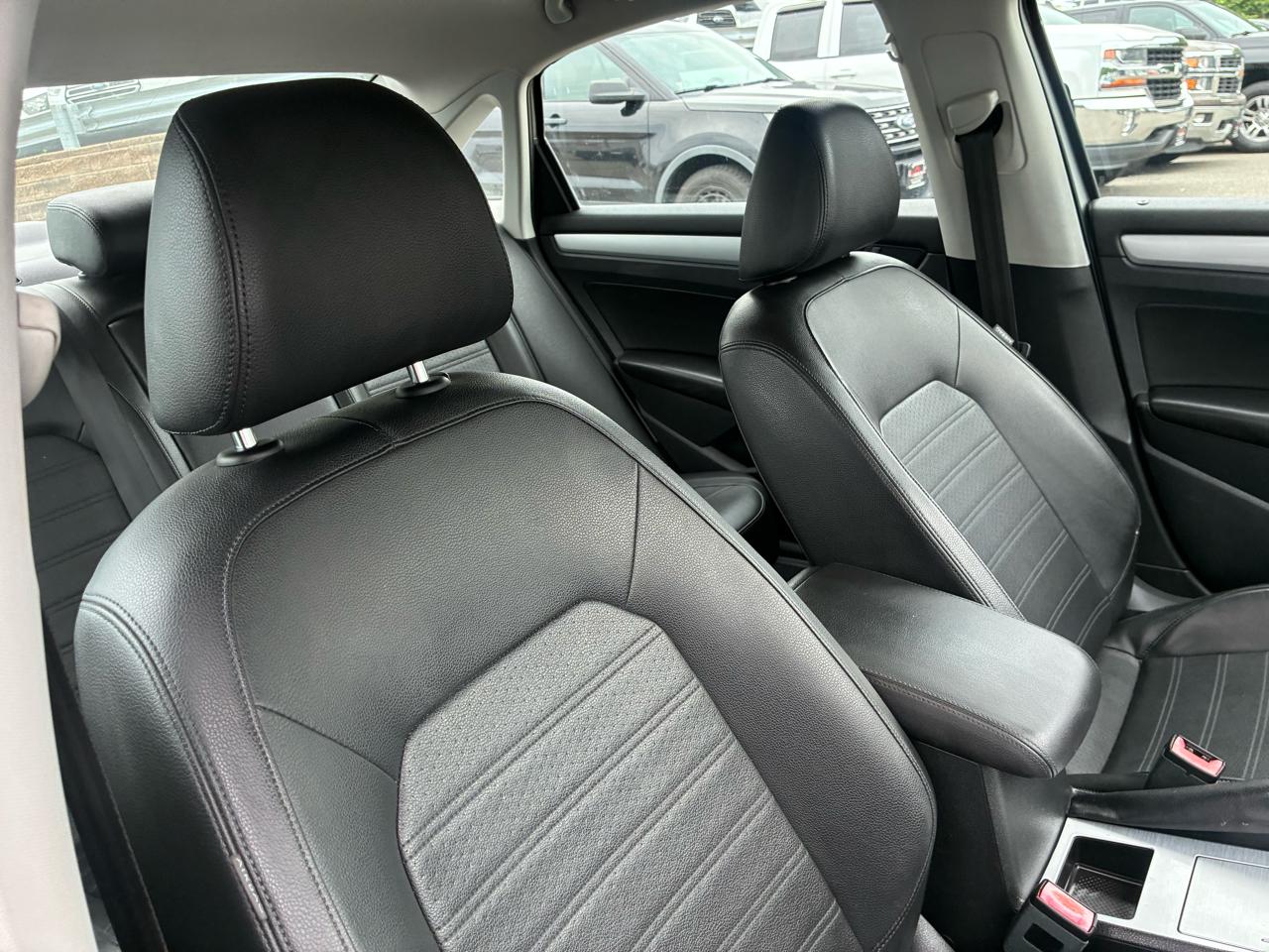 Volkswagen Passat 3.6L V6 SE 2012