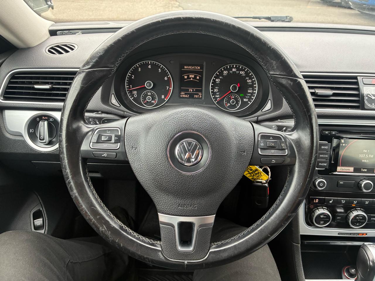 Volkswagen Passat 3.6L V6 SE 2012