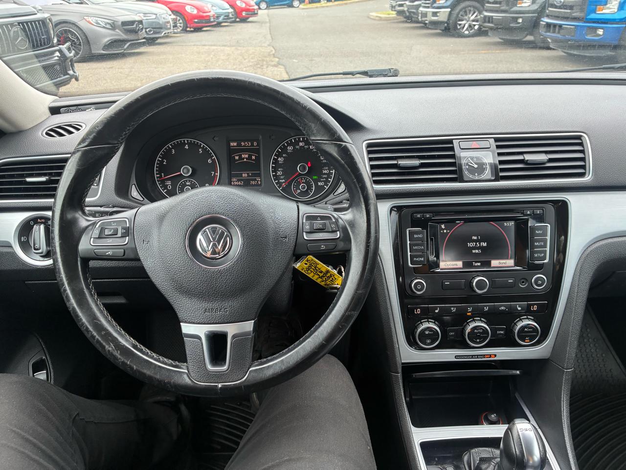 Volkswagen Passat 3.6L V6 SE 2012