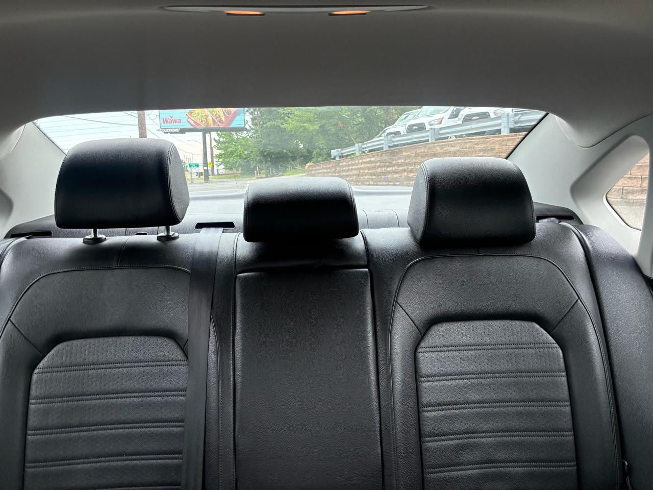 Volkswagen Passat 3.6L V6 SE 2012