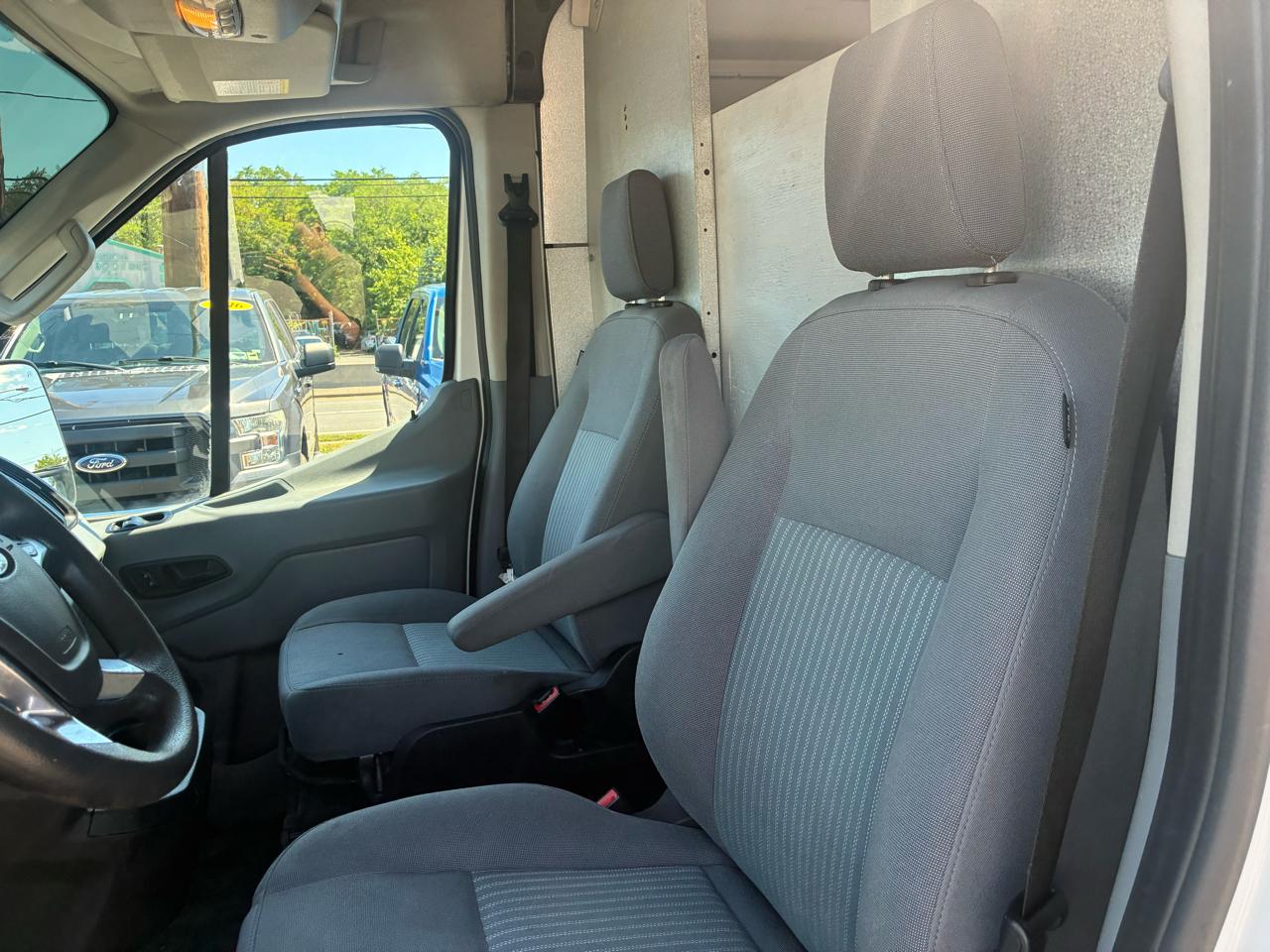 Ford Transit 250 Van Med. Roof w/Sliding Pass. 148-in. WB 2019
