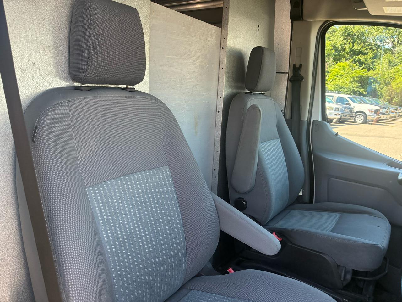 Ford Transit 250 Van Med. Roof w/Sliding Pass. 148-in. WB 2019