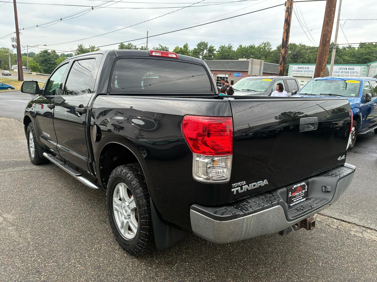 Toyota Tundra Tundra-Grade CrewMax 5.7L 4WD 2012