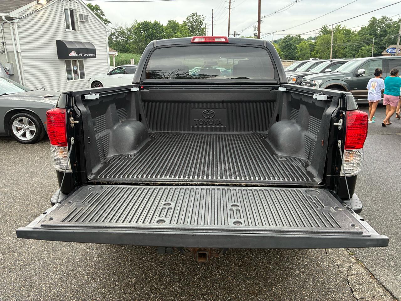 Toyota Tundra Tundra-Grade CrewMax 5.7L 4WD 2012