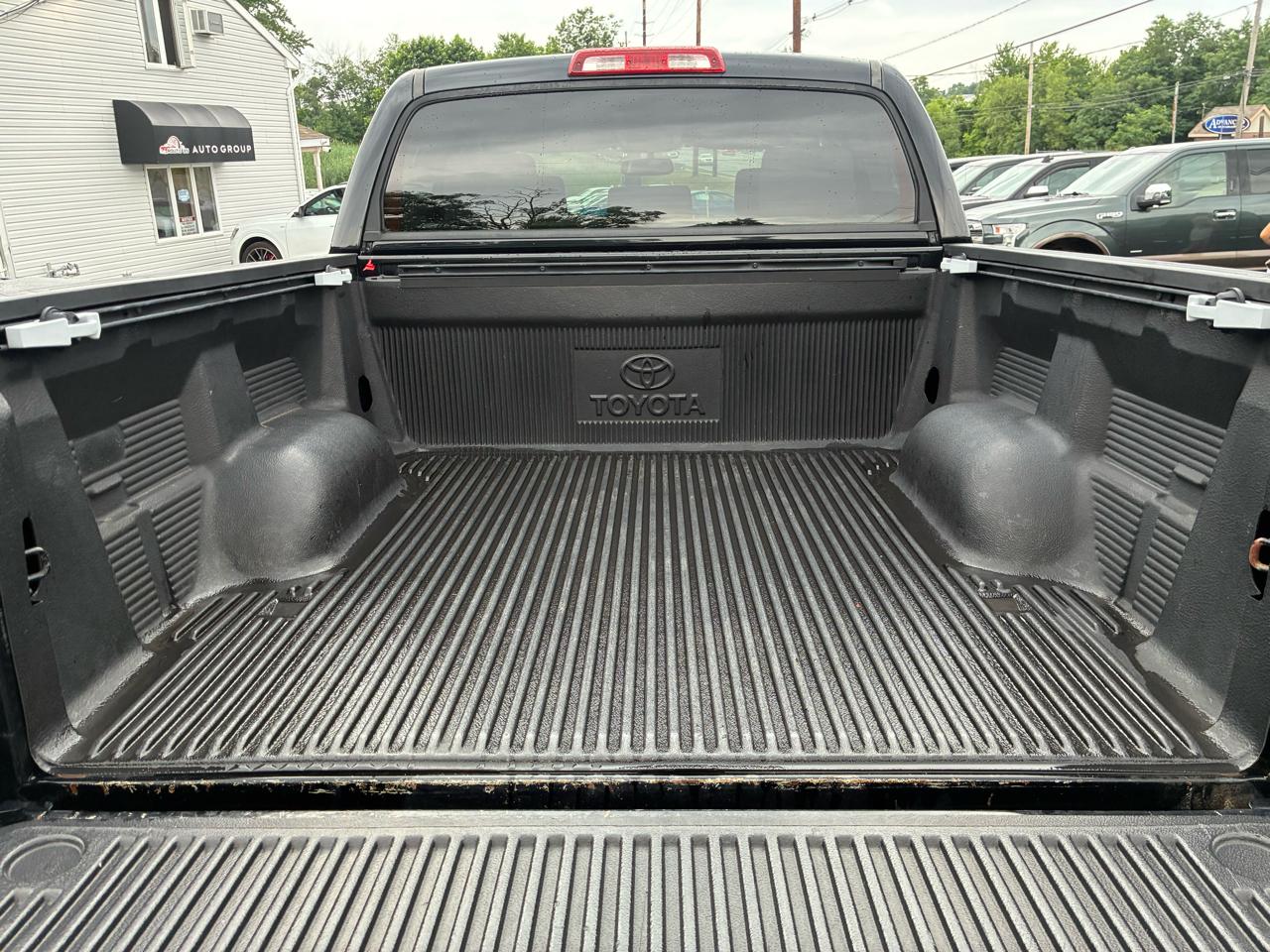 Toyota Tundra Tundra-Grade CrewMax 5.7L 4WD 2012
