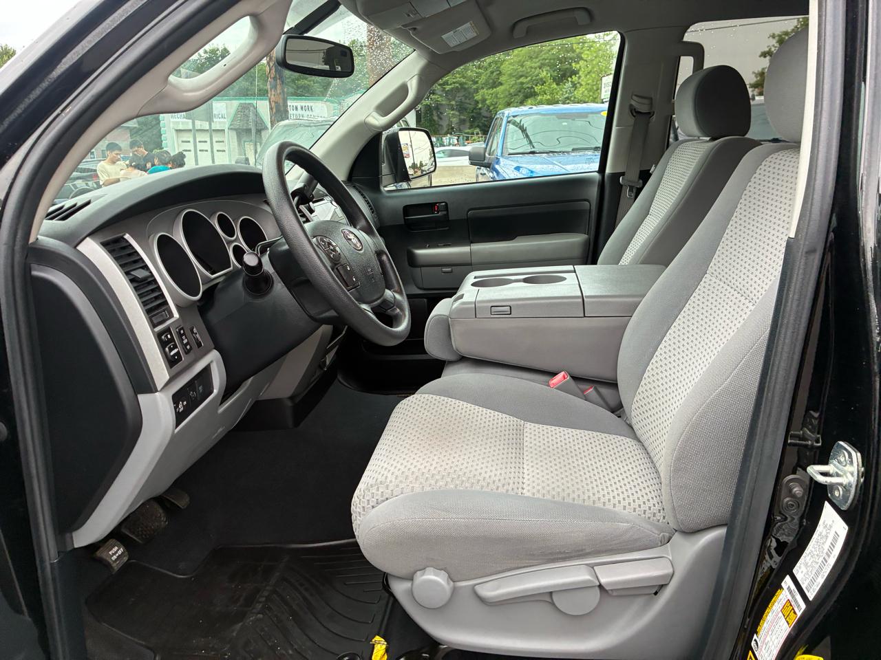 Toyota Tundra Tundra-Grade CrewMax 5.7L 4WD 2012