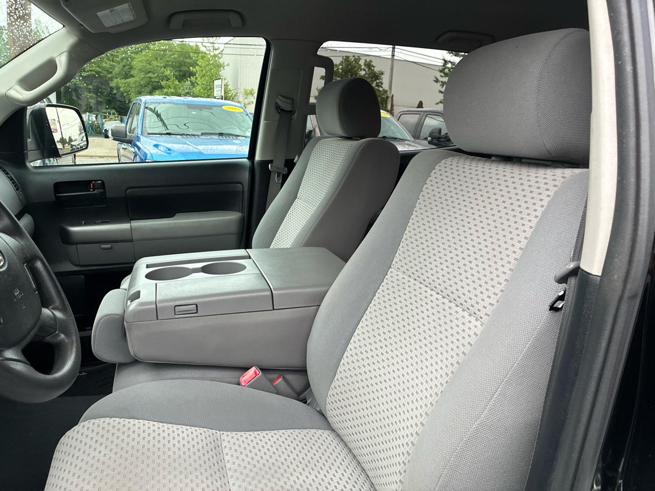 Toyota Tundra Tundra-Grade CrewMax 5.7L 4WD 2012