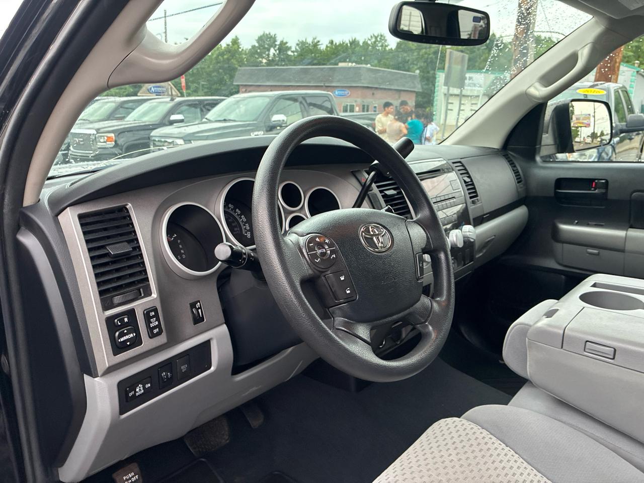 Toyota Tundra Tundra-Grade CrewMax 5.7L 4WD 2012