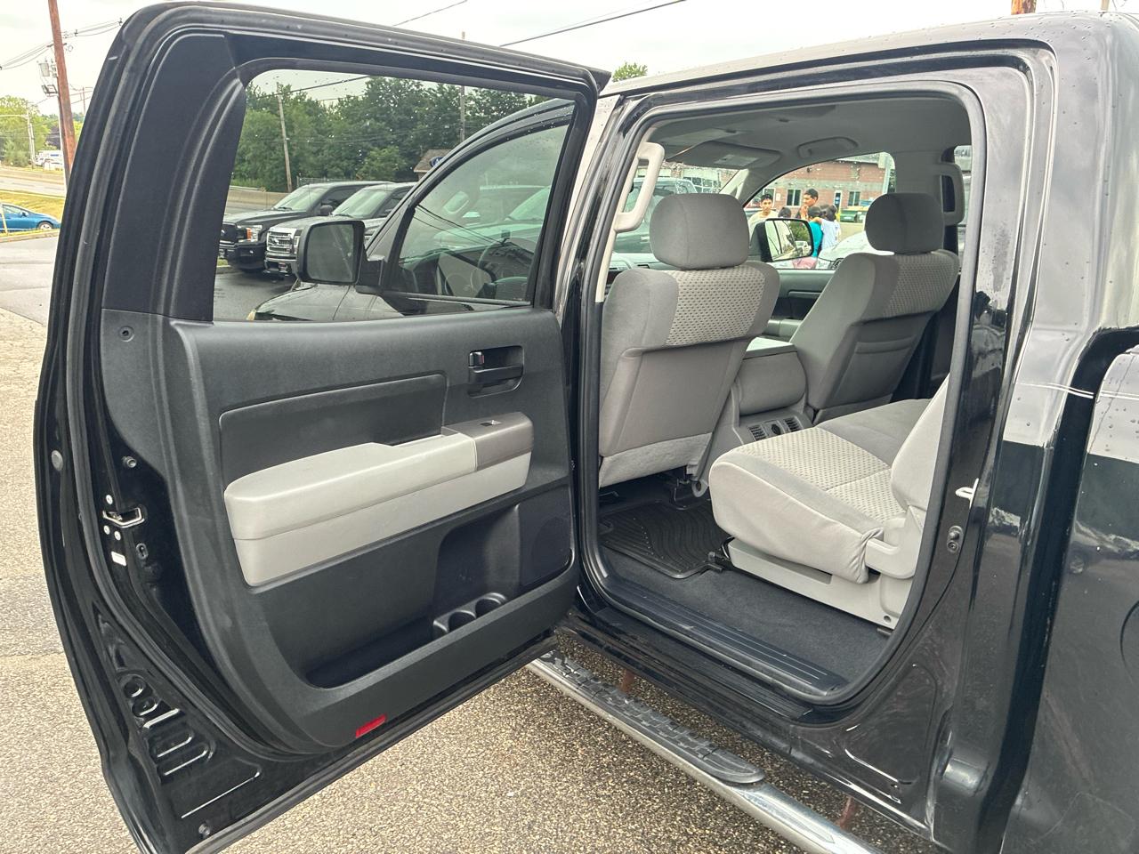 Toyota Tundra Tundra-Grade CrewMax 5.7L 4WD 2012