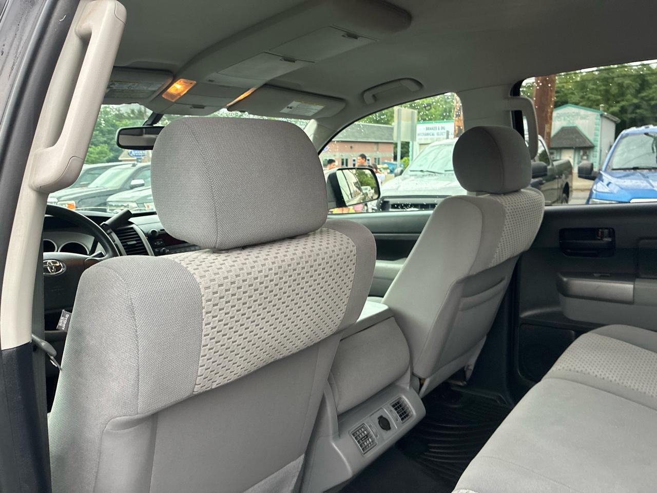 Toyota Tundra Tundra-Grade CrewMax 5.7L 4WD 2012