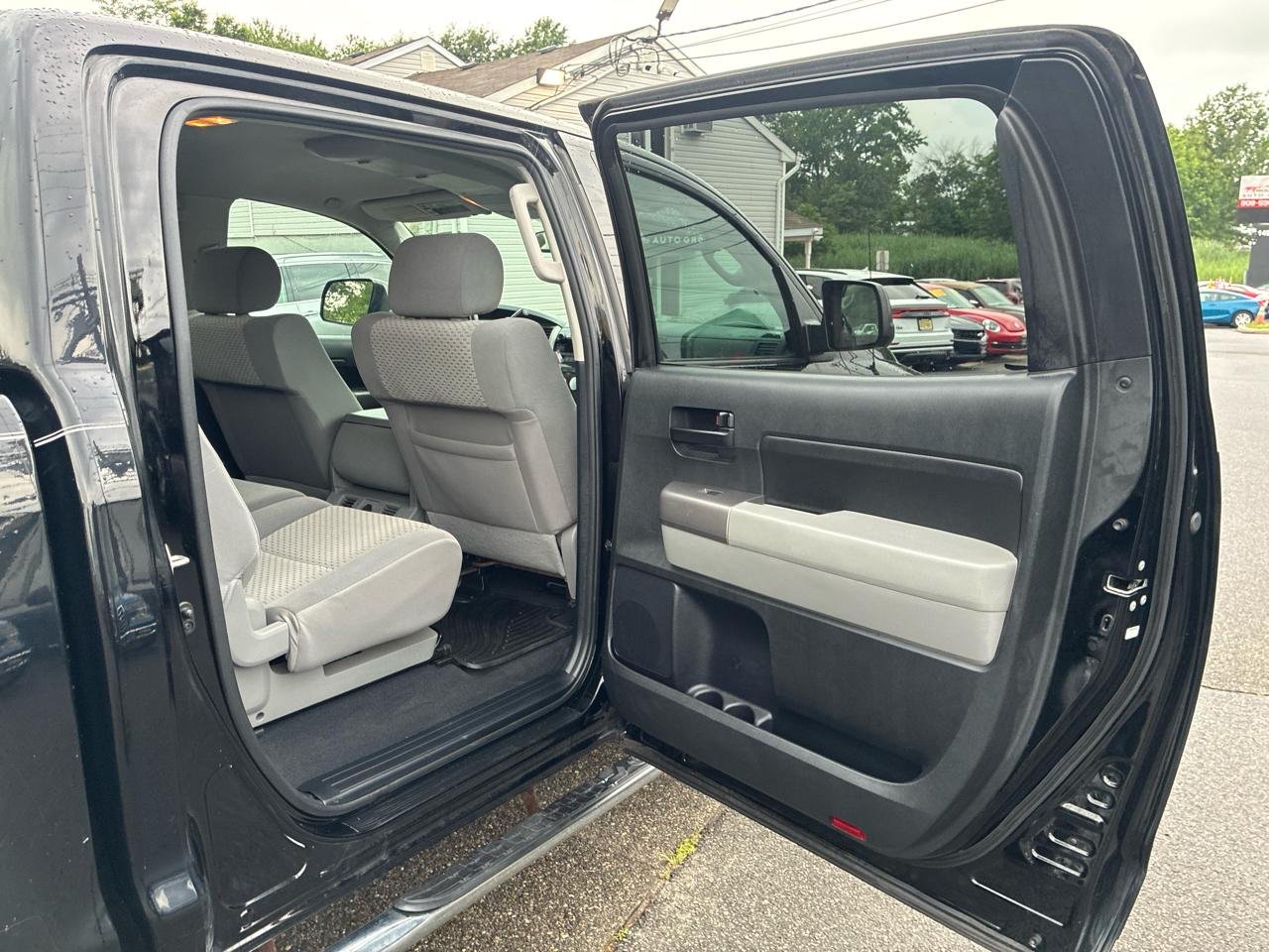 Toyota Tundra Tundra-Grade CrewMax 5.7L 4WD 2012