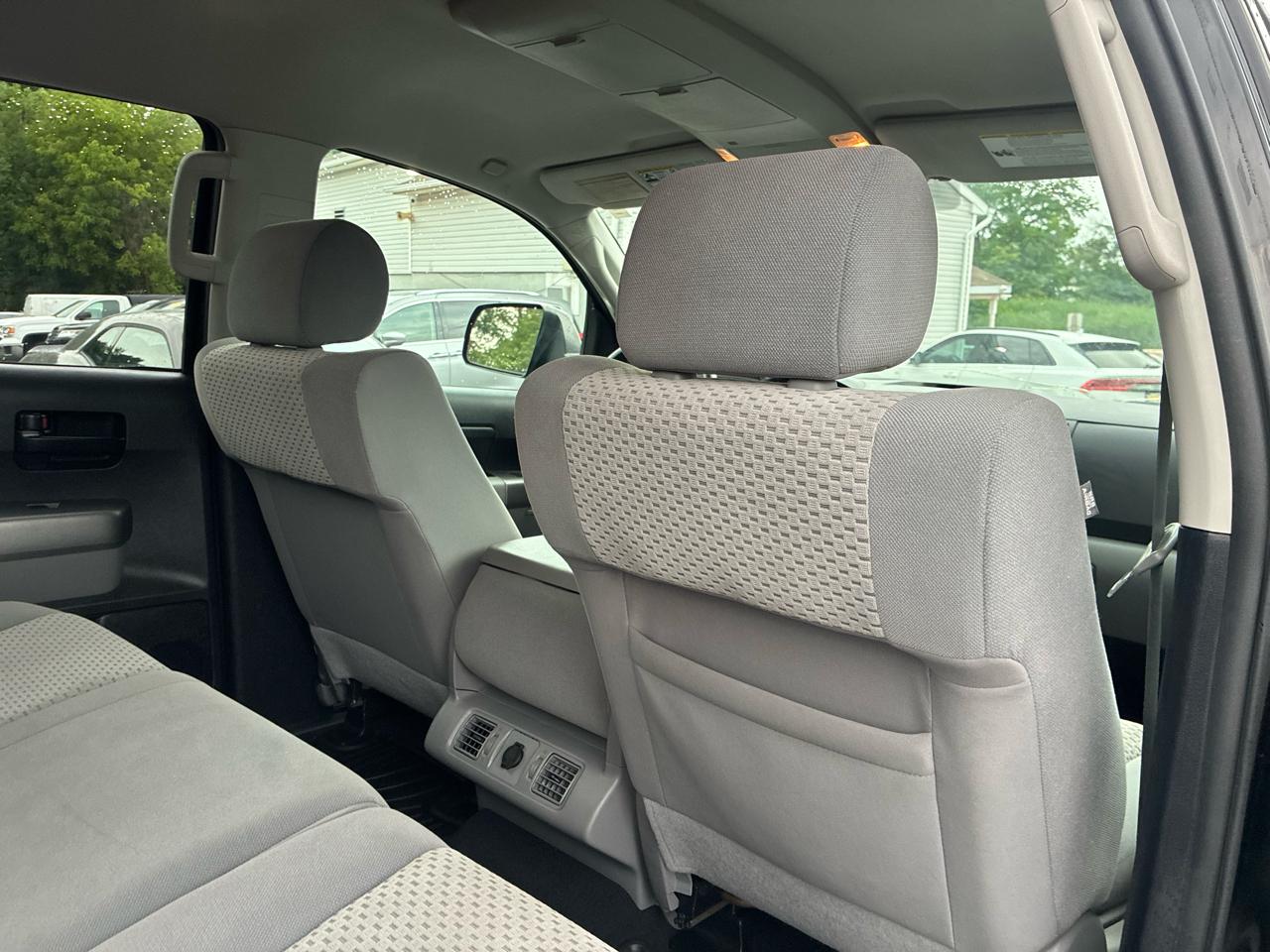 Toyota Tundra Tundra-Grade CrewMax 5.7L 4WD 2012