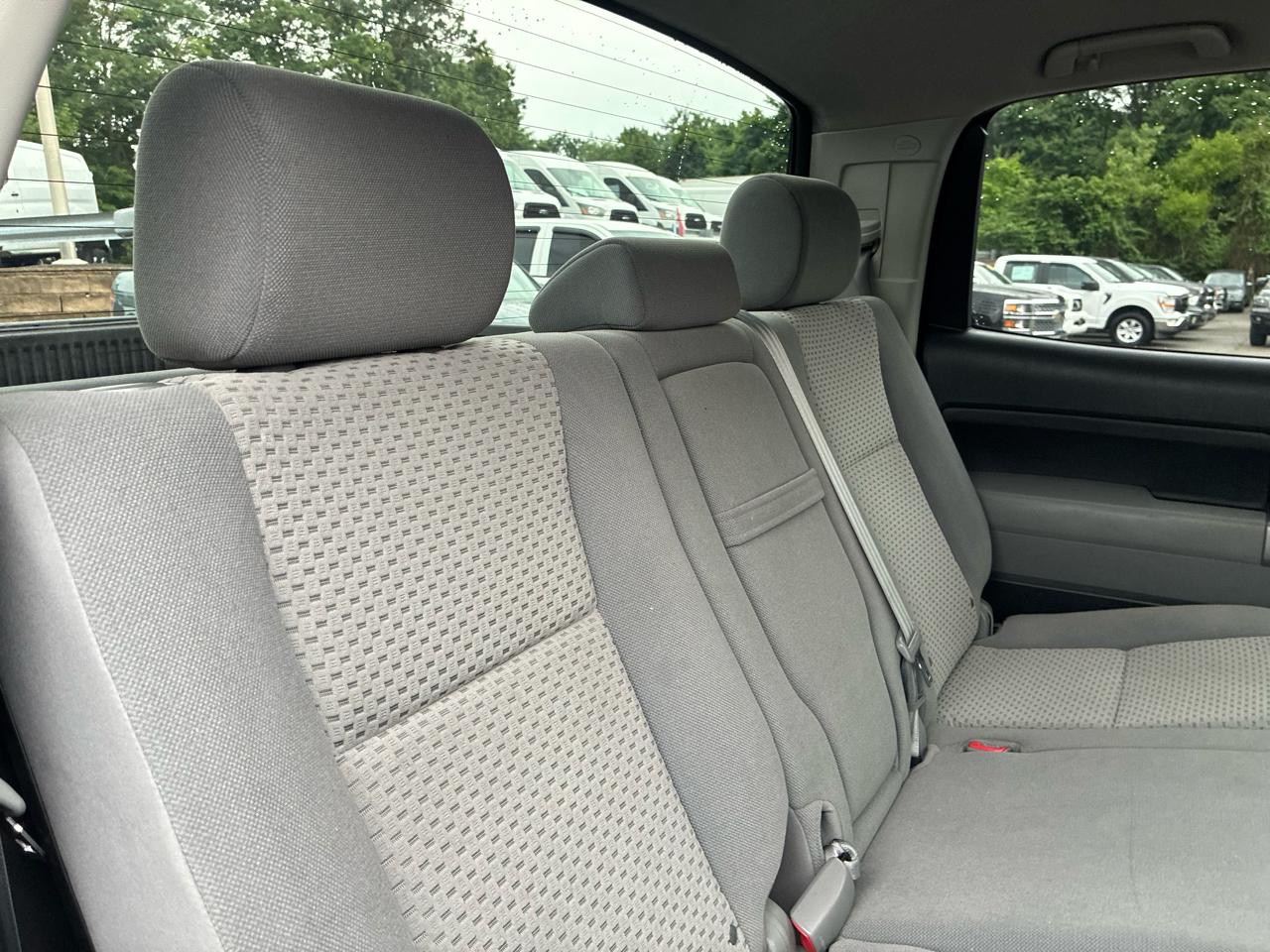 Toyota Tundra Tundra-Grade CrewMax 5.7L 4WD 2012
