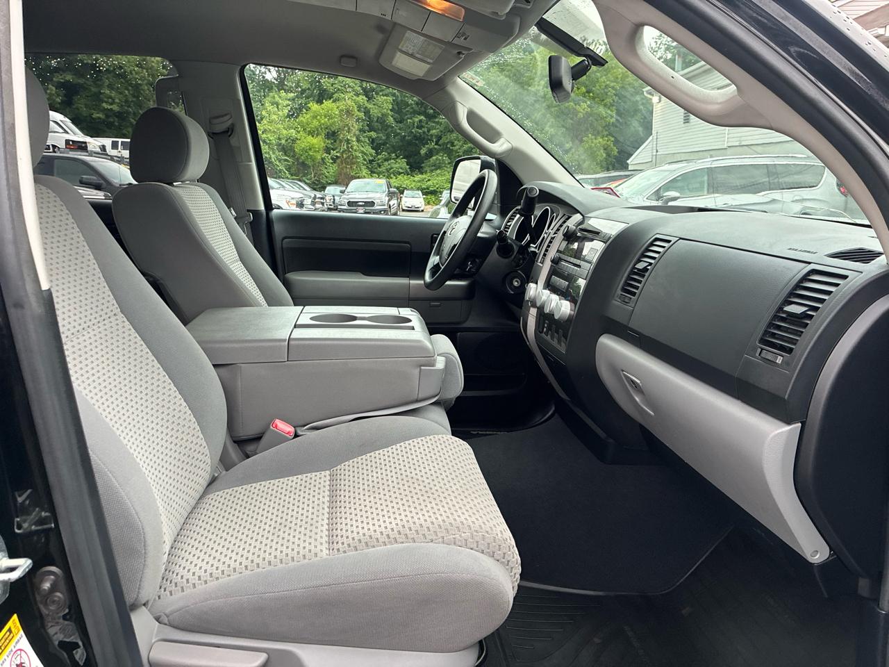 Toyota Tundra Tundra-Grade CrewMax 5.7L 4WD 2012