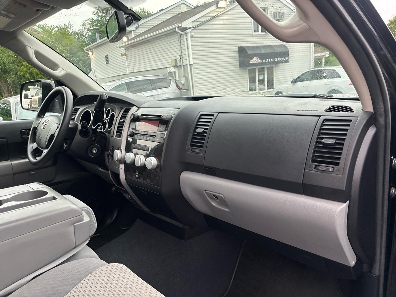 Toyota Tundra Tundra-Grade CrewMax 5.7L 4WD 2012