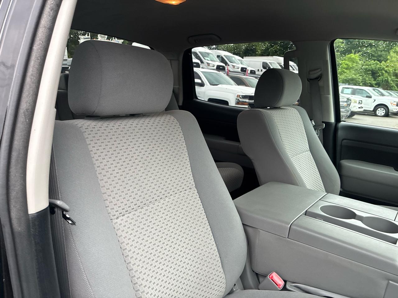 Toyota Tundra Tundra-Grade CrewMax 5.7L 4WD 2012